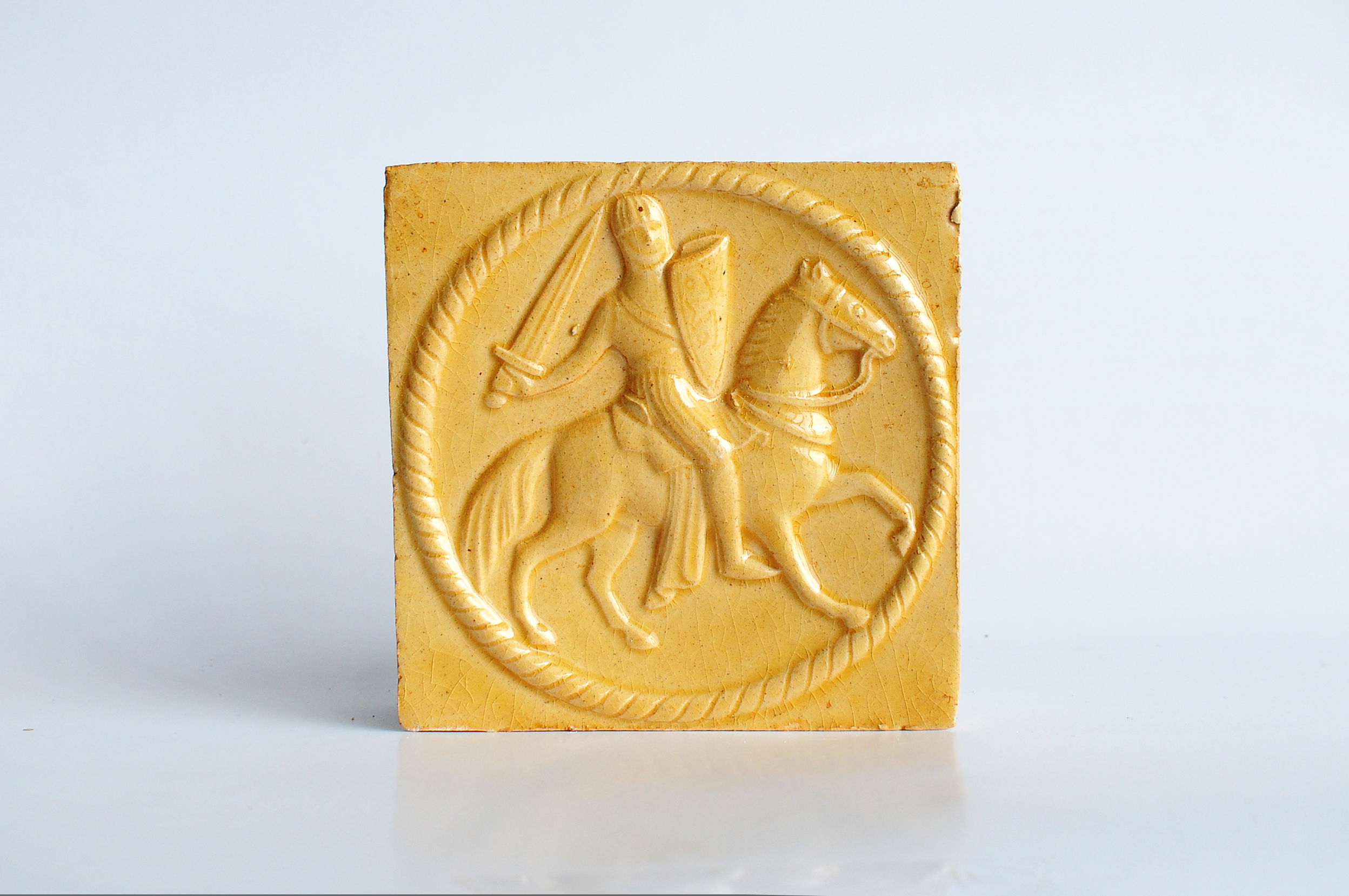 Изображение Хаусмарки Плитка Крестоносец, жёлтая